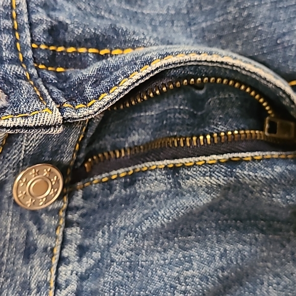 Embroidered denim shorts - Picture 6 of 6